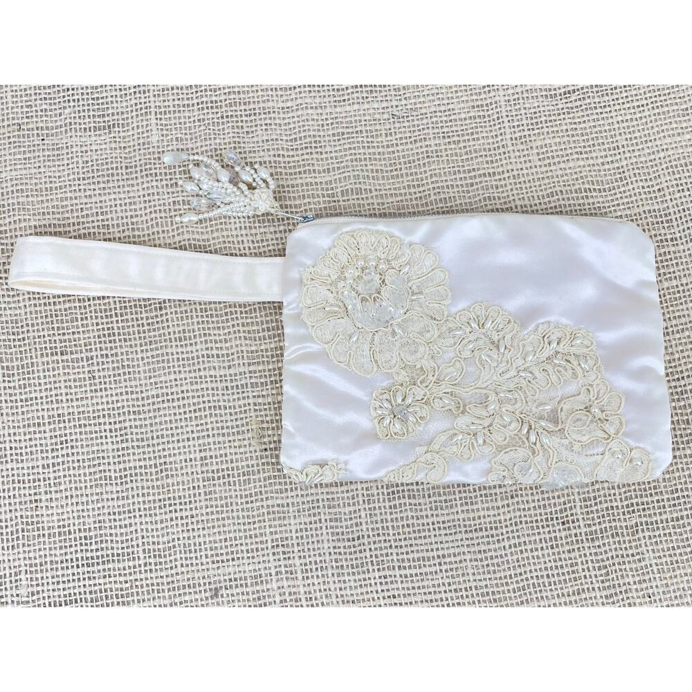 Wedding wristlet, Bridal clutch, evening bag,‎ Handmade, Pearls, lace, satin